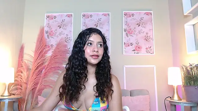 CurlyDani online show from October 6, 7:00 pm