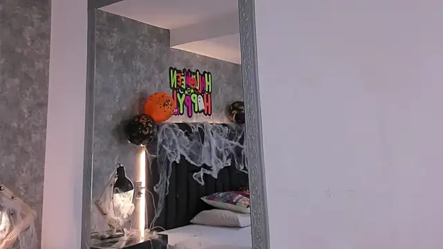 crystaldarliing online show from October 15, 3:56 pm