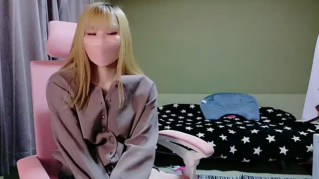 Snapshot of miyu0002 chatting on November 4, 12:04 pm miyu0002 online show from November 4, 12:04 pm