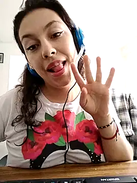 Snapshot of AlanaDesire chatting on September 14, 6:29 pm AlanaDesire online show from September 14, 6:29 pm