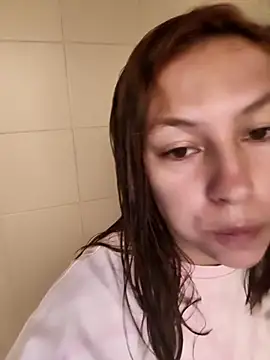 Snapshot of AlanaDesire chatting on November 4, 3:11 pm AlanaDesire online show from November 4, 3:11 pm