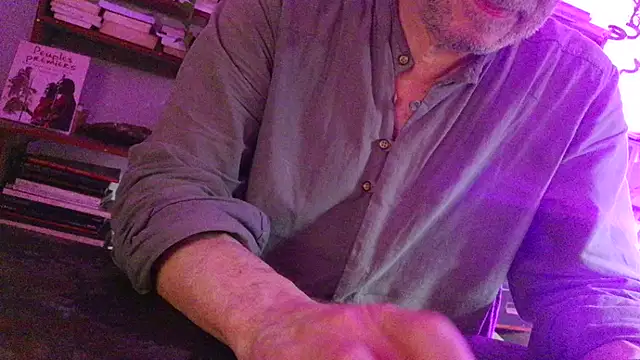 Snapshot of yvanbonar chatting on October 19, 6:08 pm yvanbonar online show from October 19, 6:08 pm