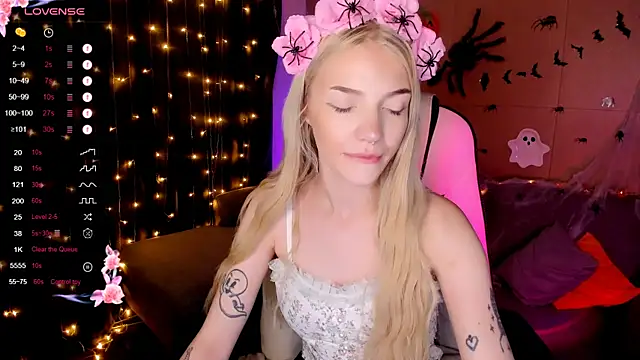 AnyaTaylor  online show from October 31, 2:01 am