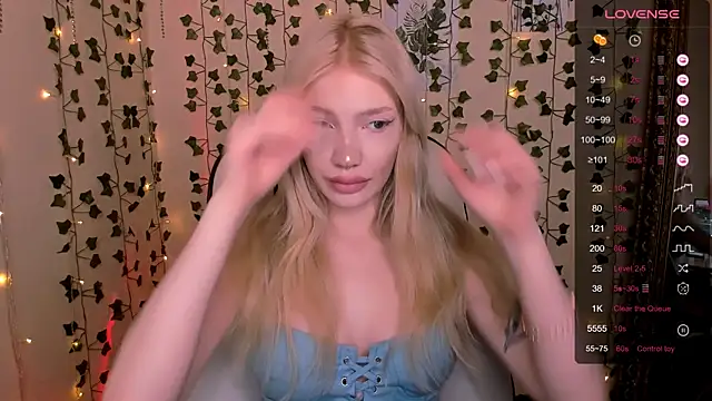 Snapshot of AnyaTaylor_ chatting on February 13, 2:18 am AnyaTaylor online show from February 13, 2:18 am