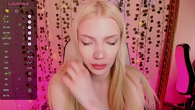 Snapshot of AnyaTaylor_ chatting on February 21, 8:15 am AnyaTaylor online show from February 21, 8:15 am