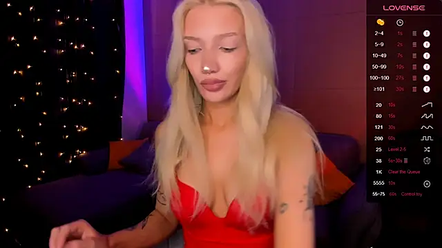 Snapshot of AnyaTaylor_ chatting on March 1, 8:16 am AnyaTaylor online show from March 1, 8:16 am