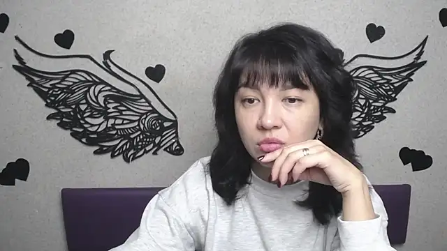 Snapshot of SelenaFly chatting on October 6, 5:05 am SelenaFly online show from October 6, 5:05 am