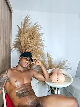 liambolt online show from October 26, 12:44 pm