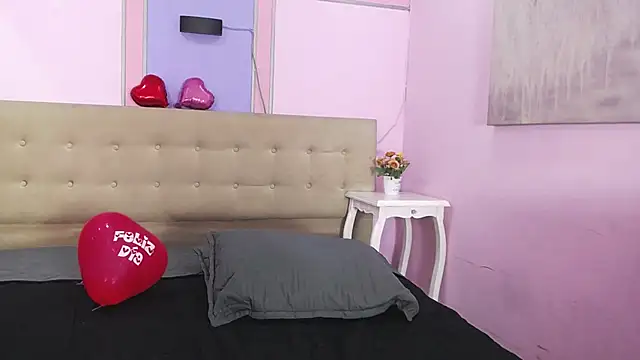 Snapshot of tiiny_emilly chatting on September 29, 8:35 pm tiiny emilly online show from September 29, 8:35 pm