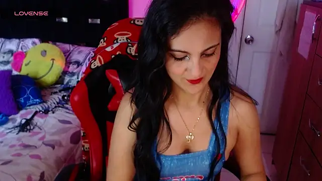 Snapshot of BasmaHernandez chatting on May 27, 2:25 pm BasmaHernandez online show from May 27, 2:25 pm