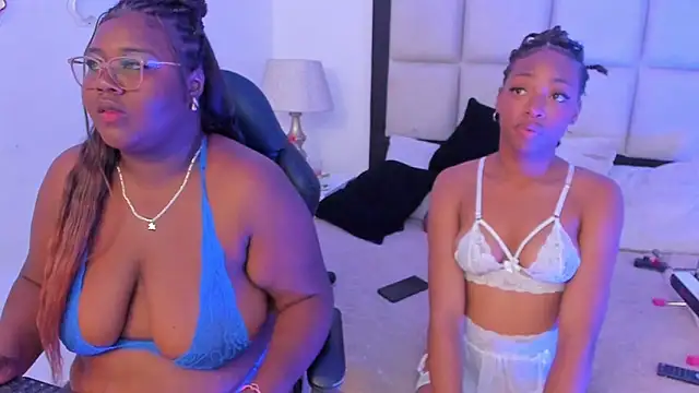 ElisabettaMonroy online show from December 17, 8:59 pm