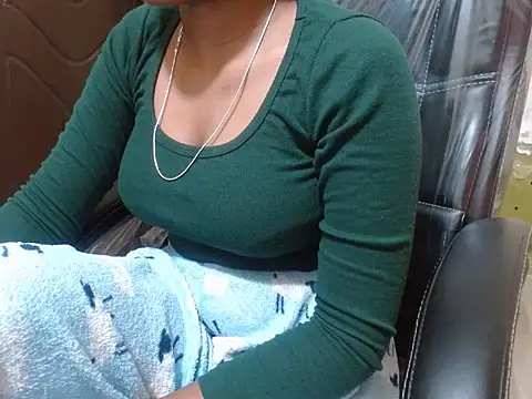 Snapshot of shallyji chatting on October 30, 1:34 pm shallyji online show from October 30, 1:34 pm