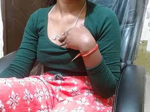 Snapshot of shallyji chatting on October 31, 2:40 pm shallyji online show from October 31, 2:40 pm