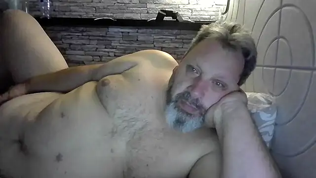 Snapshot of BigMan738@xh chatting on May 22, 10:37 pm BigMan738xh online show from May 22, 10:37 pm