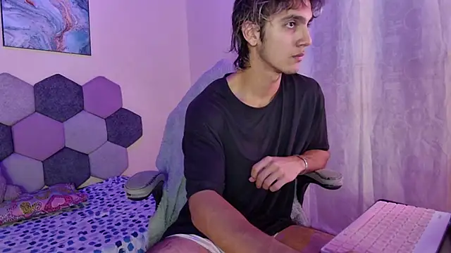 Snapshot of zeta_tgn chatting on October 4, 12:14 pm zeta tgn online show from October 4, 12:14 pm