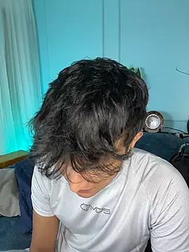 Leo Savage  online show from March 27, 3:45 am