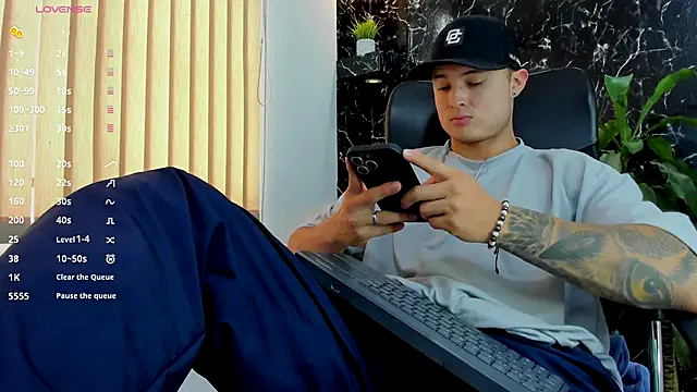 Snapshot of Alexander_ferre chatting on September 27, 6:24 pm Alexander ferre online show from September 27, 6:24 pm