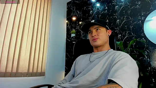 Snapshot of Alexander_ferre chatting on October 11, 6:17 pm Alexander ferre online show from October 11, 6:17 pm