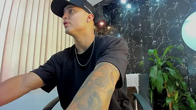 Snapshot of Alexander_ferre chatting on October 15, 1:00 pm Alexander ferre online show from October 15, 1:00 pm