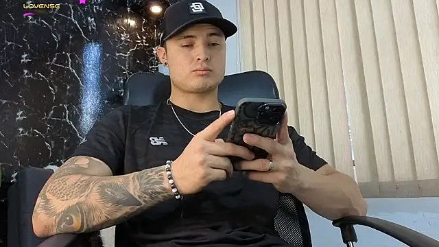 Alexander ferre online show from February 5, 1:27 pm