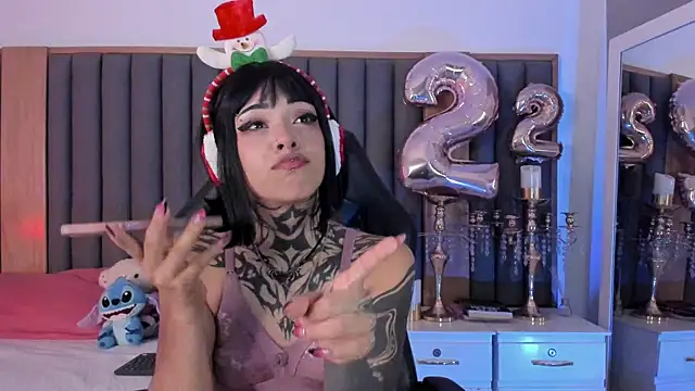 misstomie  online show from December 4, 4:38 pm