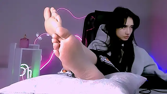 Snapshot of olivianorton chatting on March 1, 1:46 pm olivianorton online show from March 1, 1:46 pm