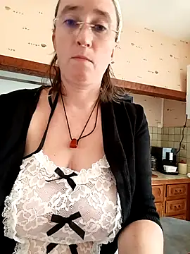 Snapshot of Sophierob1 chatting on September 9, 10:59 am Sophierob1 online show from September 9, 10:59 am