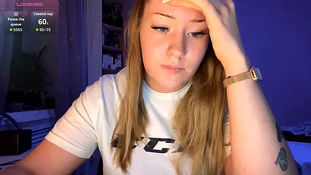 PandaFluff online show from October 10, 3:55 pm