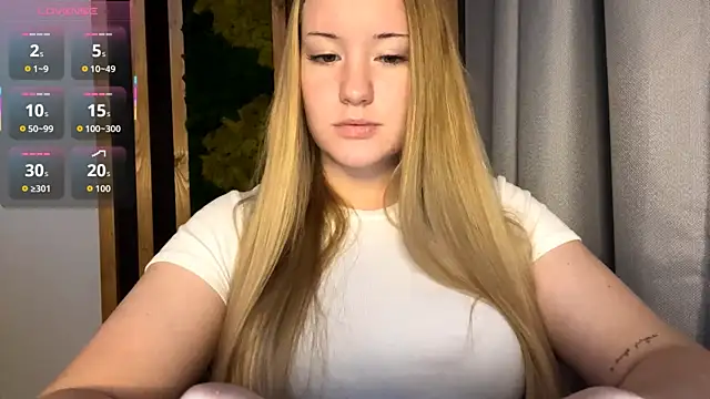 PandaFluff online show from October 28, 4:42 pm