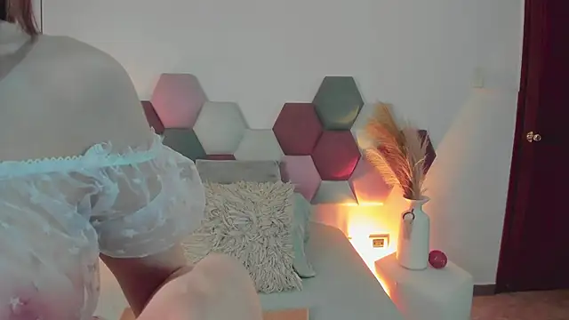 SamantaVee online show from November 11, 11:43 am