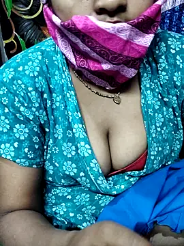 Snapshot of Love_Cream chatting on February 17, 6:47 pm Love Cream online show from February 17, 6:47 pm