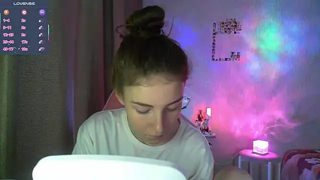 Snapshot of eskatmi chatting on March 1, 2:02 am eskatmi online show from March 1, 2:02 am