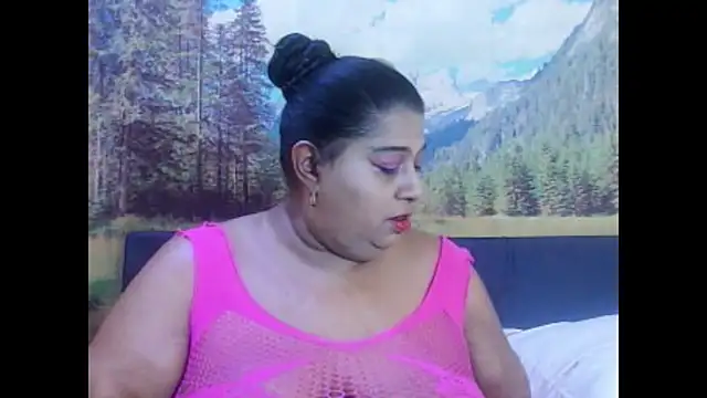 Snapshot of indianhoney694u chatting on March 14, 5:13 am indianhoney694u online show from March 14, 5:13 am