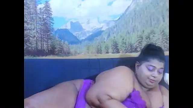 Snapshot of indianhoney694u chatting on March 27, 8:26 am indianhoney694u online show from March 27, 8:26 am