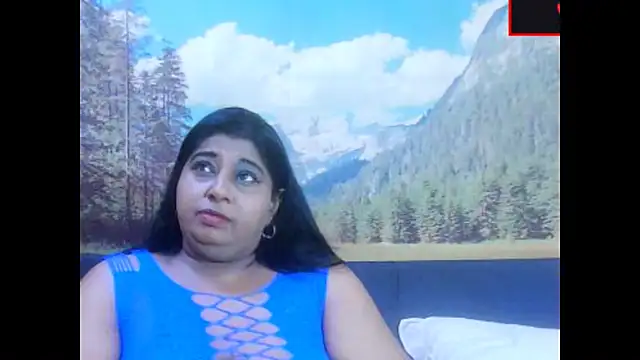 Snapshot of indianhoney694u chatting on April 9, 6:30 am indianhoney694u online show from April 9, 6:30 am