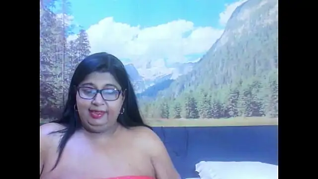 Snapshot of indianhoney694u chatting on April 13, 5:18 pm indianhoney694u online show from April 13, 5:18 pm