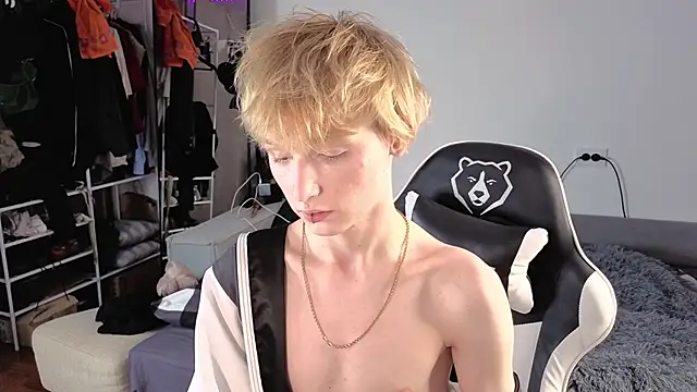 Your avatar online show from October 23, 11:57 pm