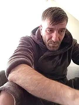 Snapshot of Alexdaniel89 chatting on January 14, 9:59 am Alexdaniel89 online show from January 14, 9:59 am