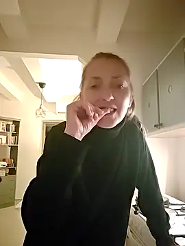 DaisyDea online show from November 16, 7:08 pm