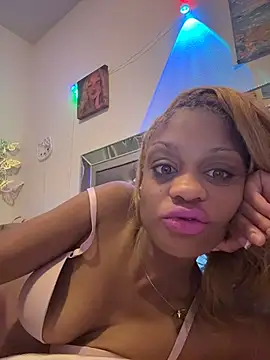 Snapshot of Angelbunnyy chatting on February 8, 12:41 pm Angelbunnyy online show from February 8, 12:41 pm