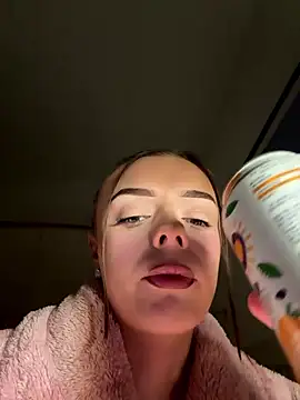 cutietootie02 online show from January 8, 6:16 am