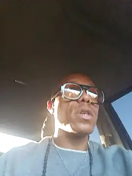 Snapshot of mannystrong6933 chatting on October 17, 12:14 am mannystrong6933 online show from October 17, 12:14 am