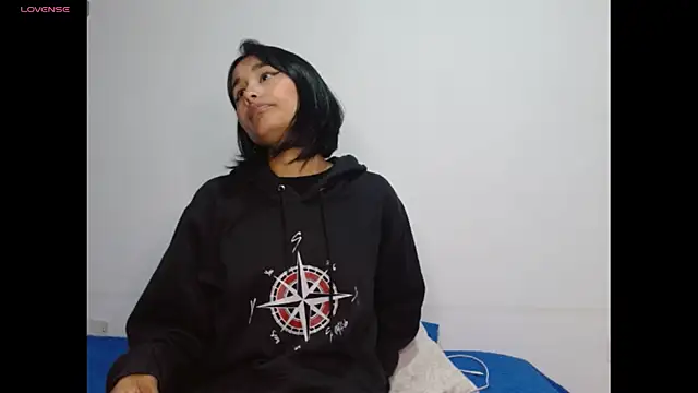 Gia Lee online show from December 3, 3:36 am