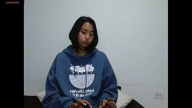 Gia Lee online show from December 18, 4:07 am