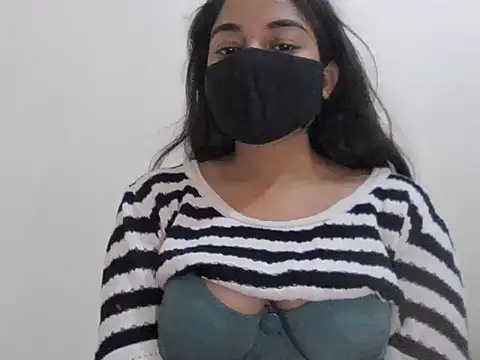 Snapshot of Little_toy_girl chatting on February 20, 6:48 am Little toy girl online show from February 20, 6:48 am