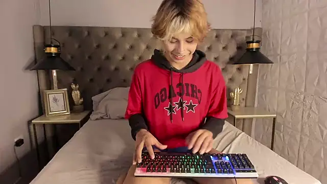 OliIverr22 online show from September 19, 2:18 pm