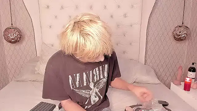 OliIverr22 online show from October 19, 1:12 pm