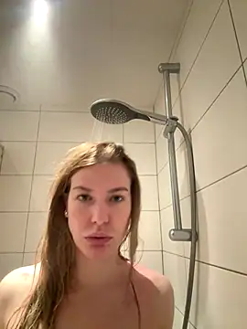 Chloemillerrxx online show from December 22, 4:04 pm