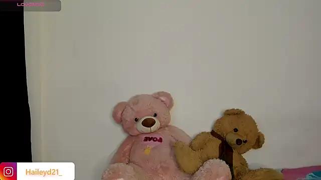 HaileyDuke online show from March 26, 11:43 pm