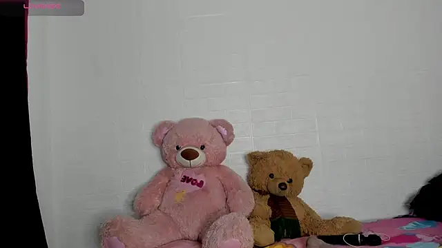 HaileyDuke online show from April 7, 11:59 pm